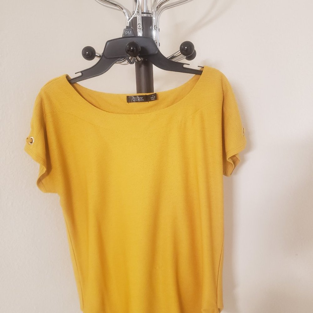 Mustard yellow blouse cure